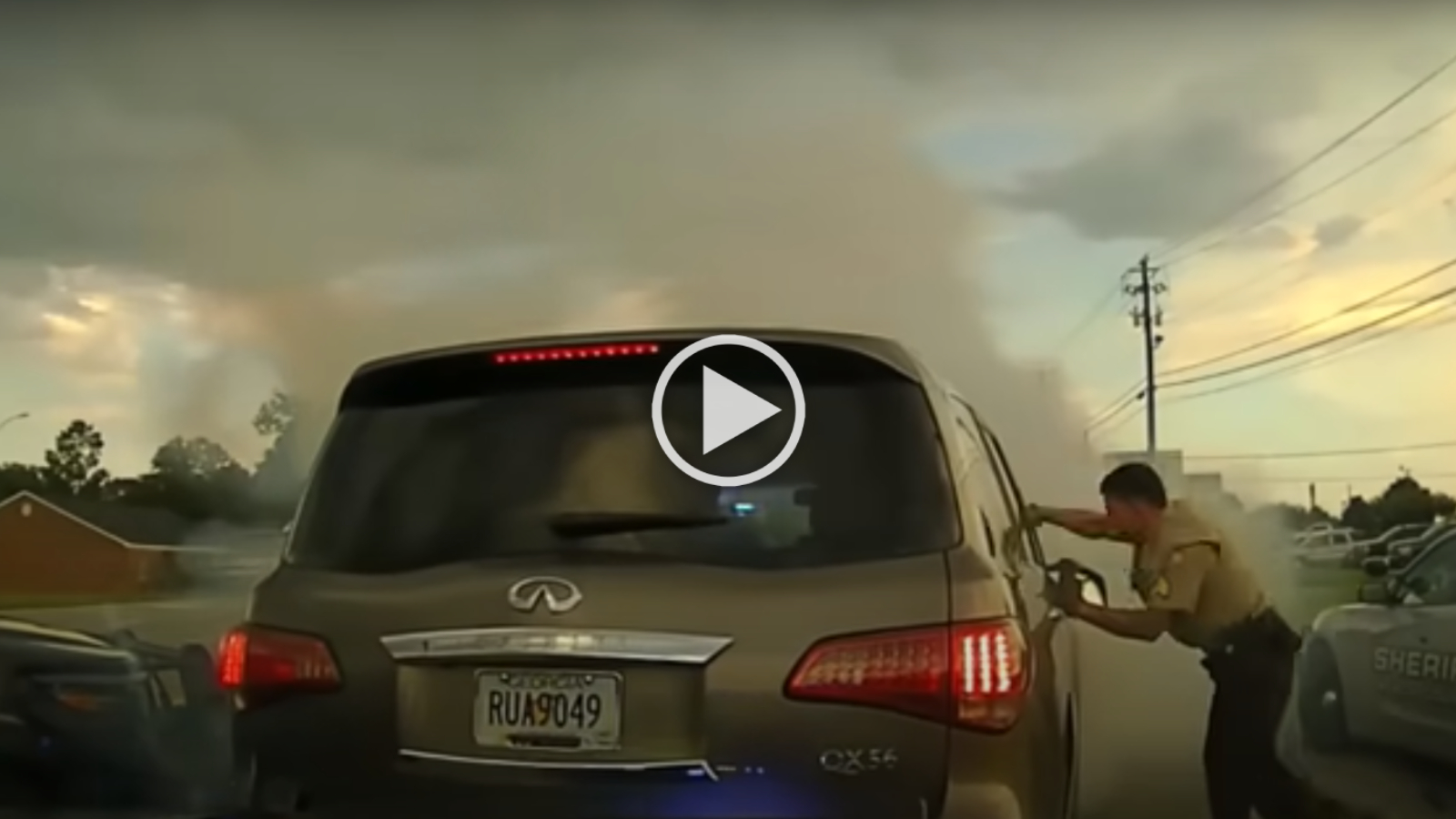 Άγρια καταδίωξη με το παιδί της στο πίσω κάθισμα [video]